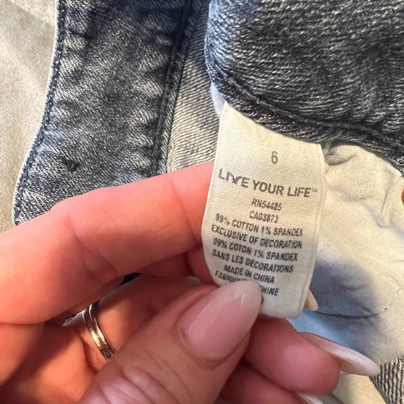 Size 6 American Eagle Stretch Shorts - Picture 3 of 3